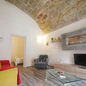  Bed & Breakfast Tutti Ccà Airport Italia